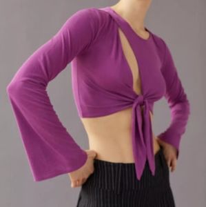 URBAN OUTFITTERS ELLE KEYHOLE PURPLE WRAP TOP M